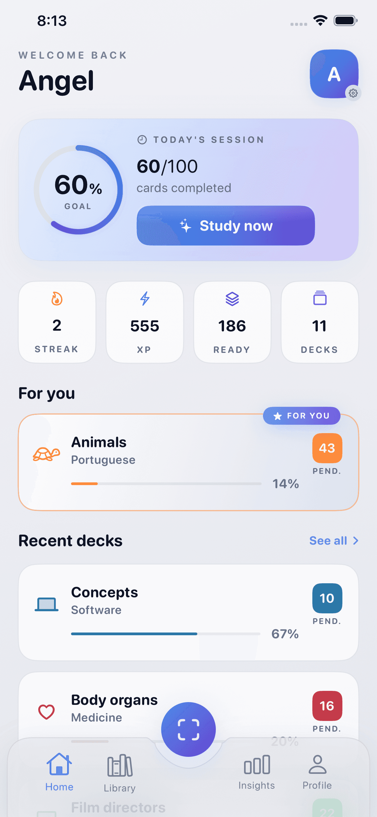 Pantalla principal de Neurova con progreso diario, racha, XP y decks.