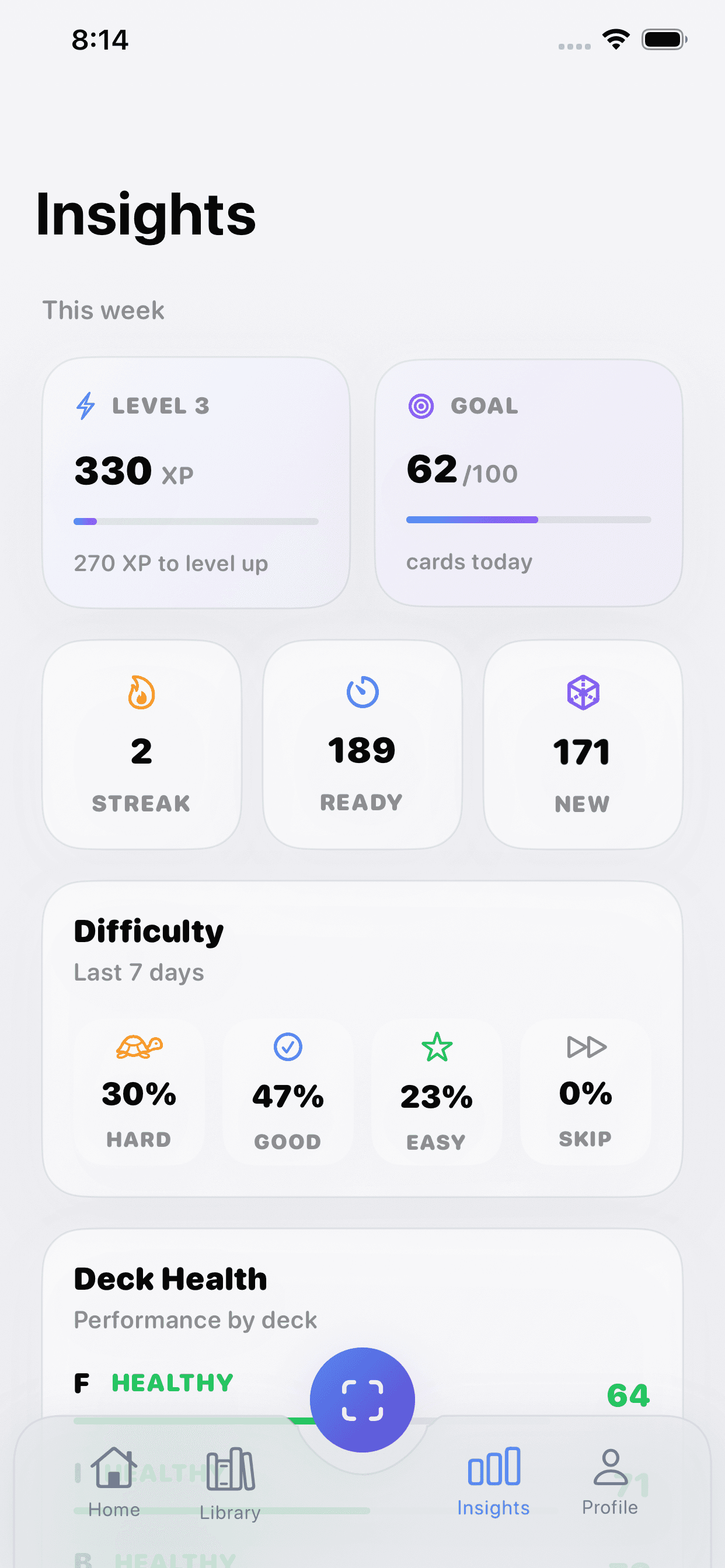Pantalla de insights con progreso de nivel, metas y salud de los decks.